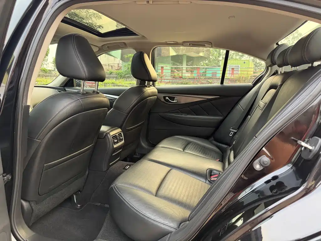 Infiniti Q50L 2015 2.0T Sport