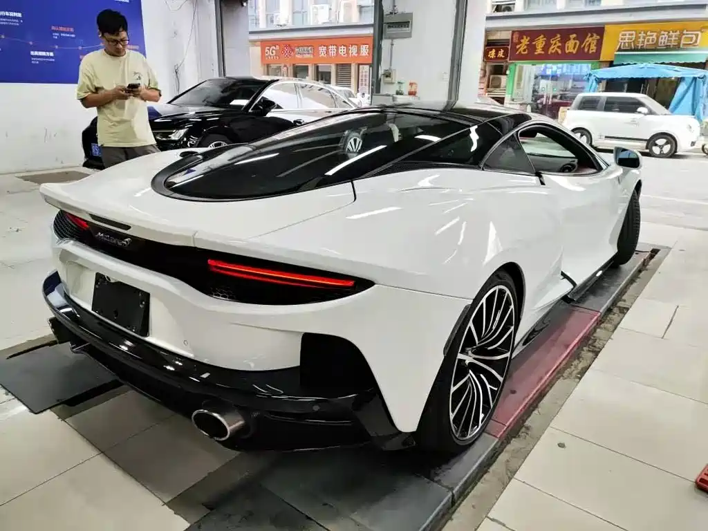 MCLAREN GT
