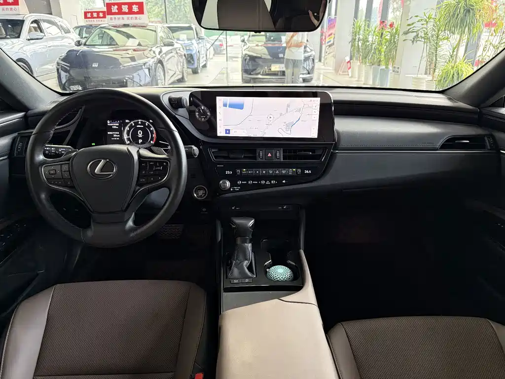 Lexus ES — миниатюра 10