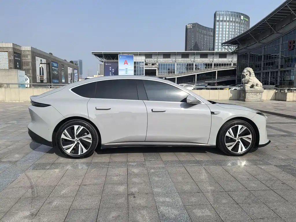 NIO NIO ET5