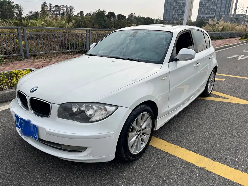 BMW 1 Series (Import) 2011