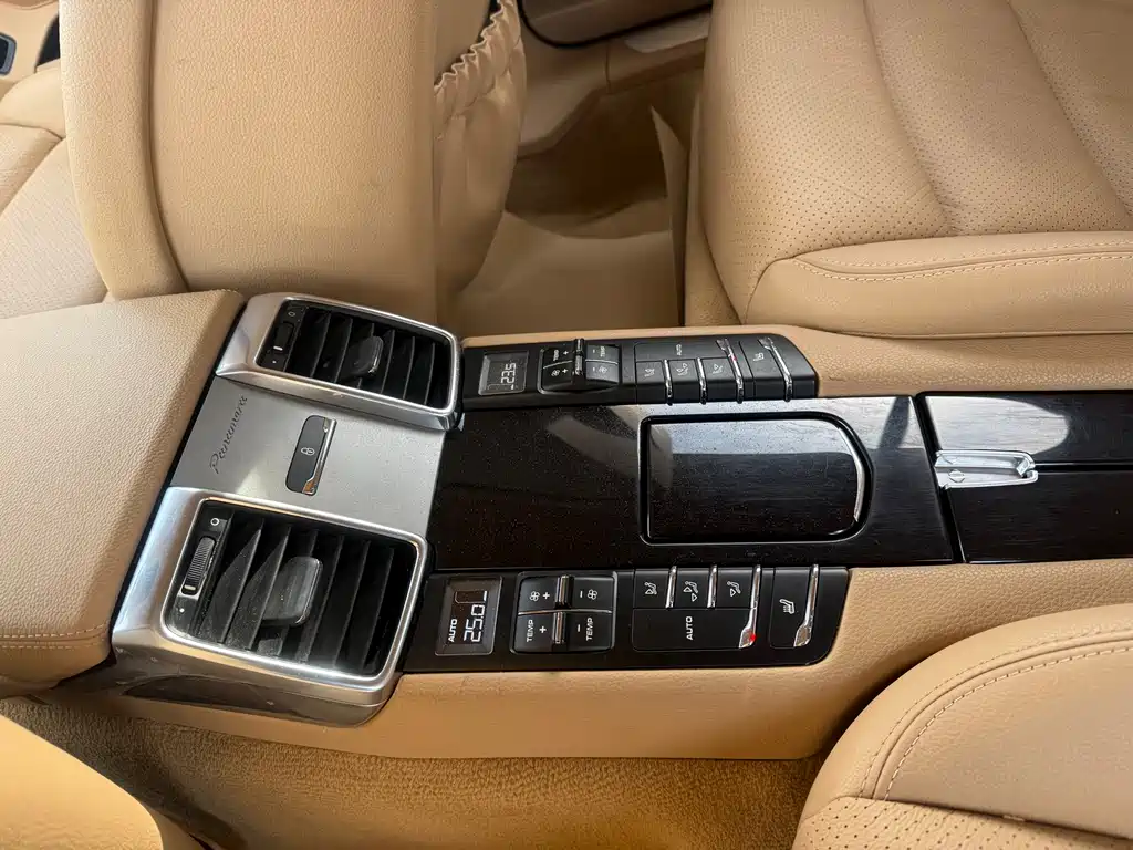 Porsche Panamera 2014 Panamera 4 3.0T