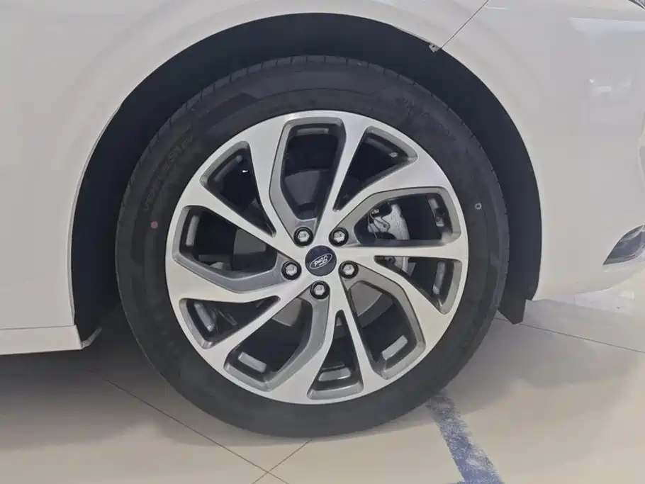Ford Mondeo — миниатюра 6
