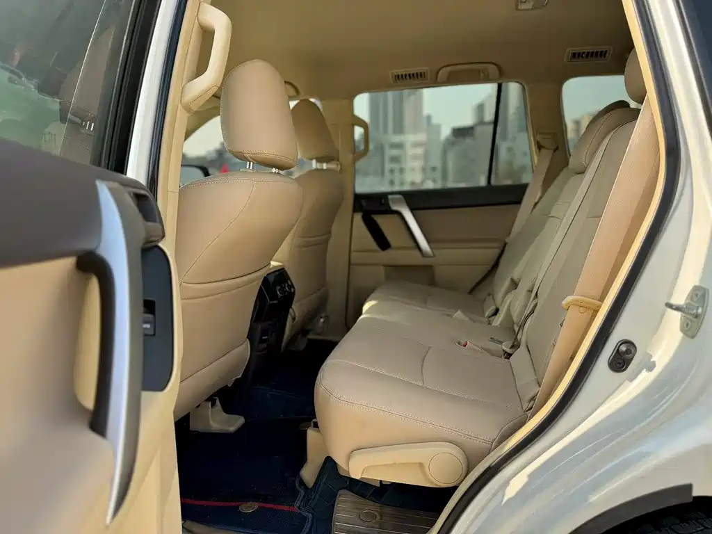 Toyota Land Cruiser Prado 2016 2.7L AT