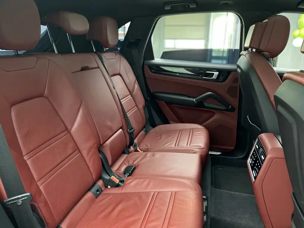 Porsche Cayenne — миниатюра 28