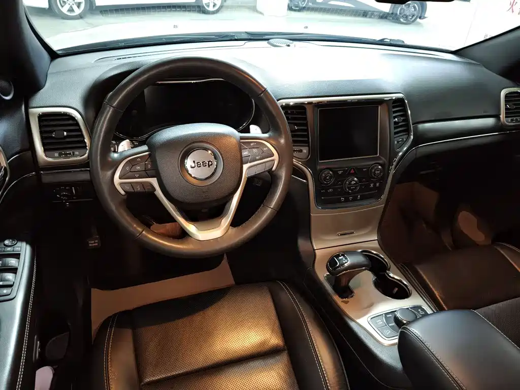 Jeep Grand Cherokee (Import) — миниатюра 10
