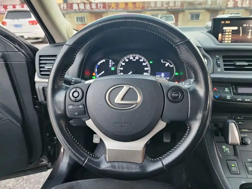 Lexus CT — миниатюра 18