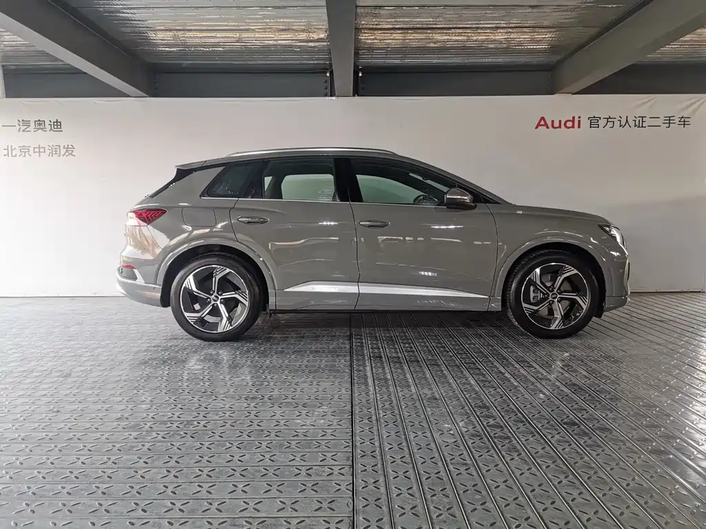 AUDI Q4 E TRON