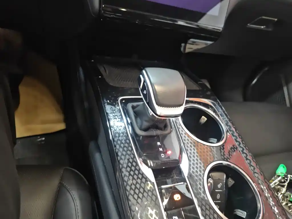 Hongqi Hongqi HS3 PHEV — миниатюра 14