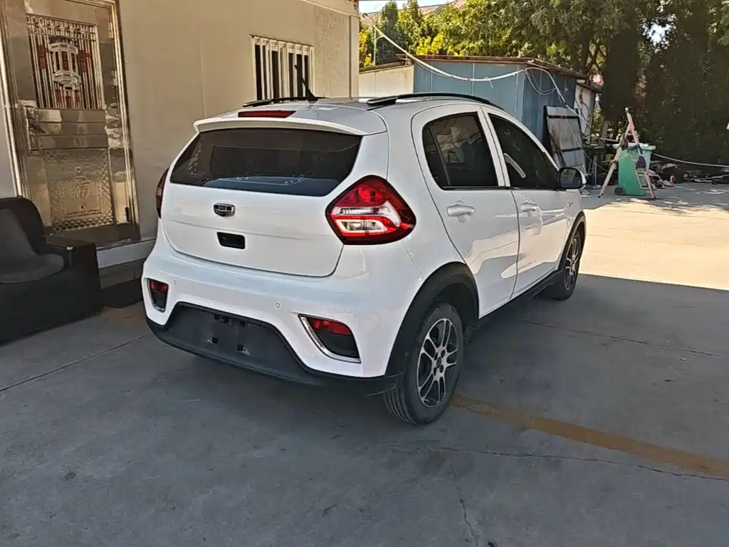Geely Vision X1 — миниатюра 7