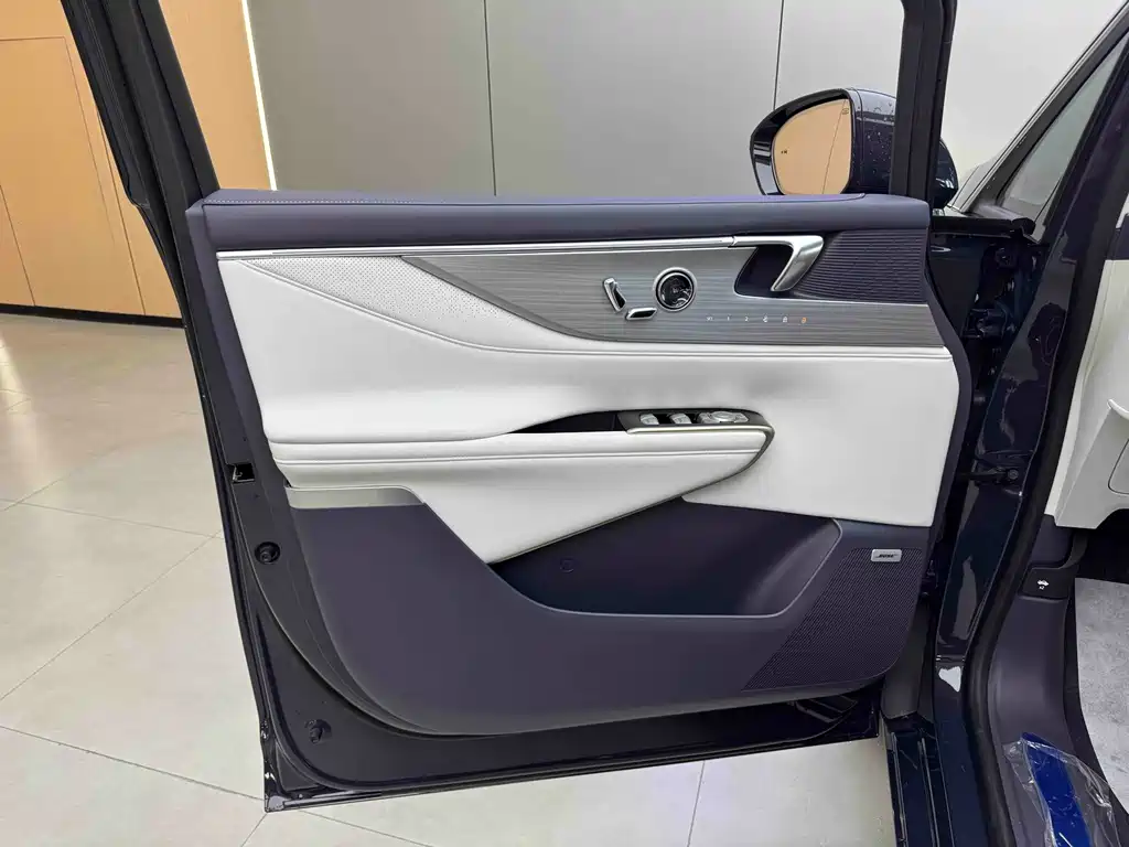 BUICK GL8 NEW ENERGY