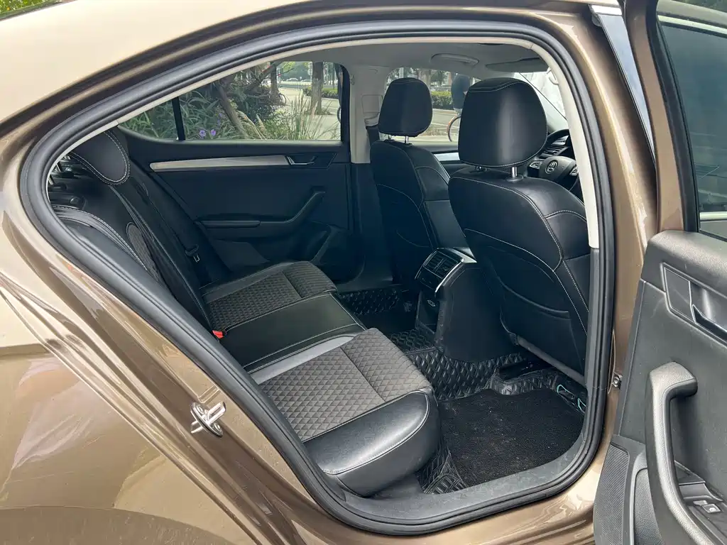 Skoda Superb — миниатюра 15