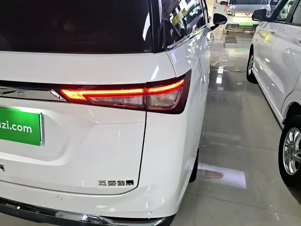 Wuling Jiachen — миниатюра 8