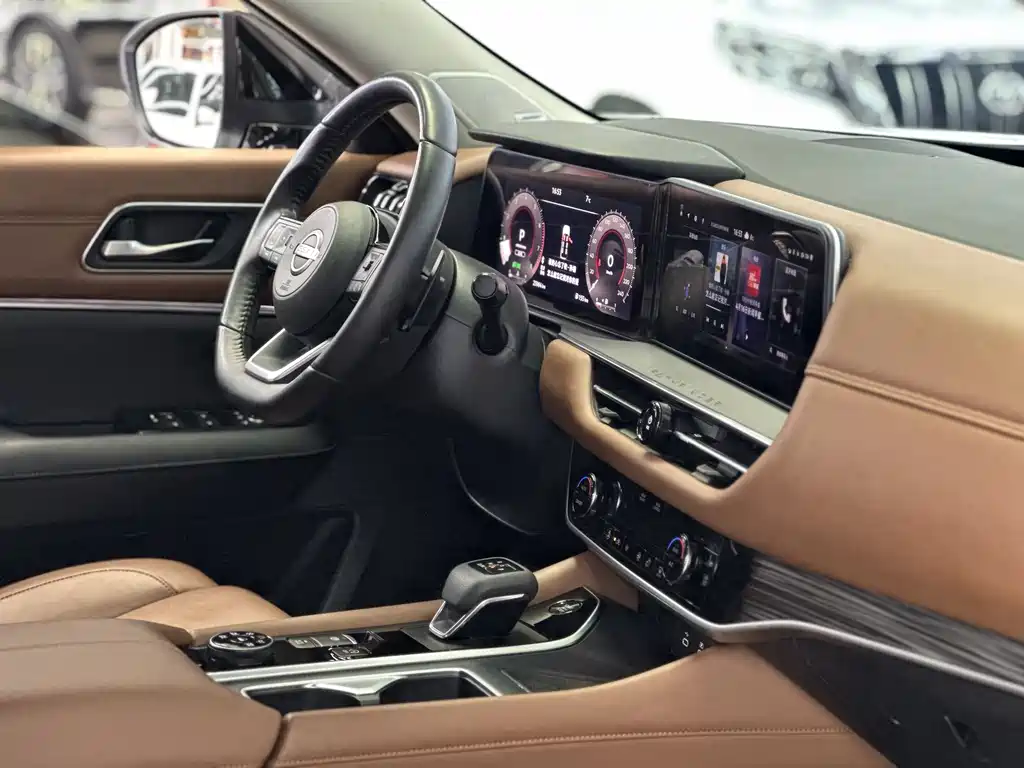 NISSAN EXPLORING THE LAND