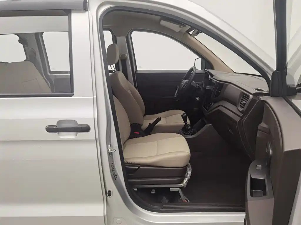 Wuling Hongguang V — миниатюра 23
