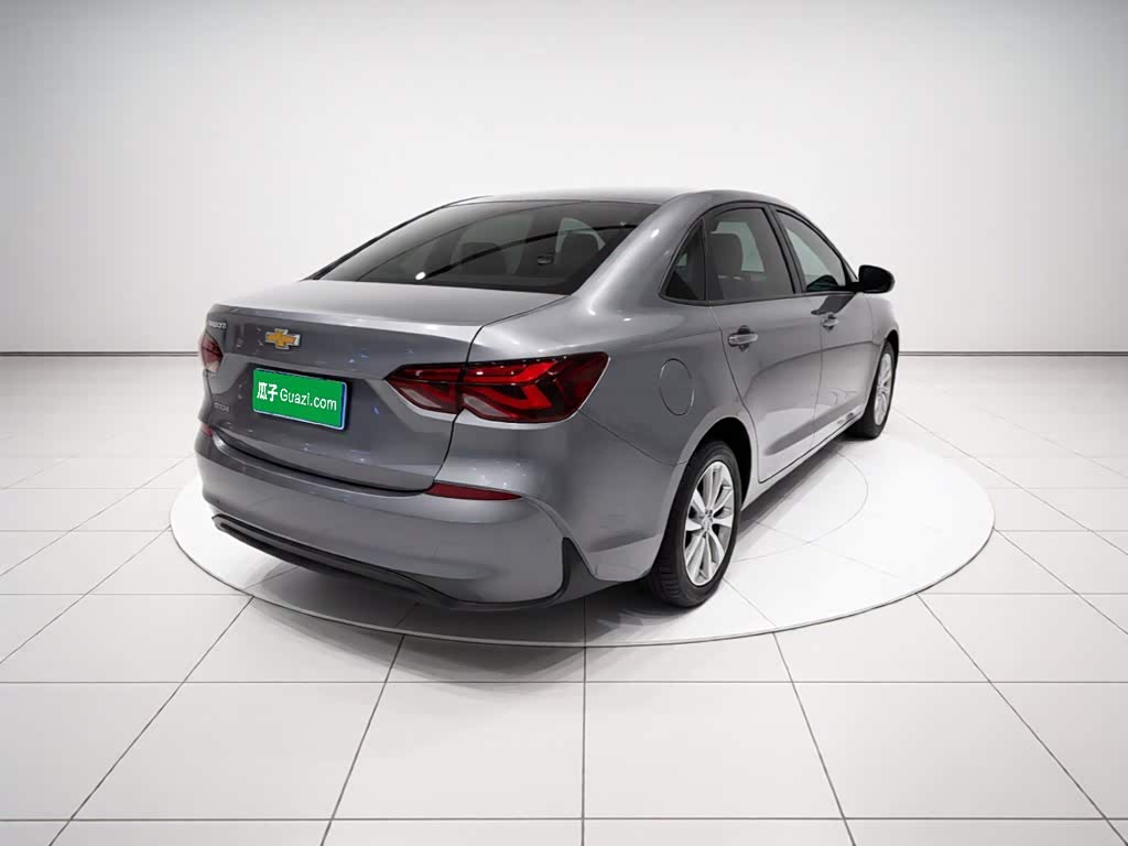 Chevrolet Monza 1.5 л 2023 г. Серебристо-серый, пробег 5500 км