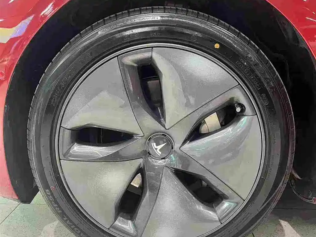 Tesla Model 3 — миниатюра 19