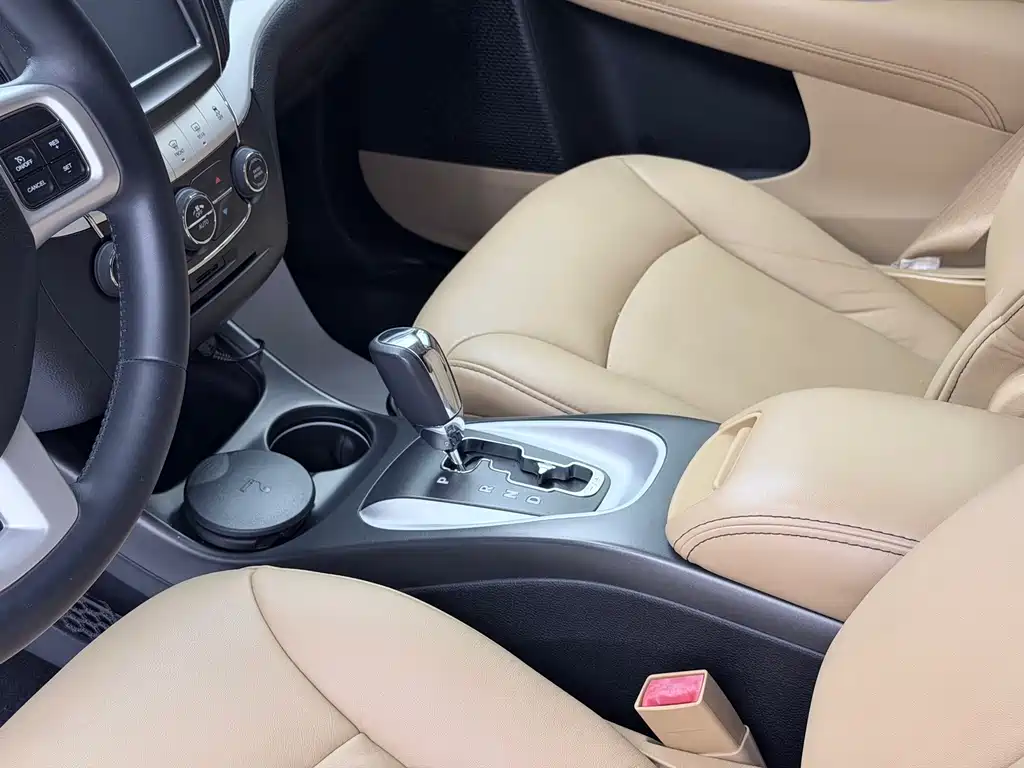Dodge Journey — миниатюра 12