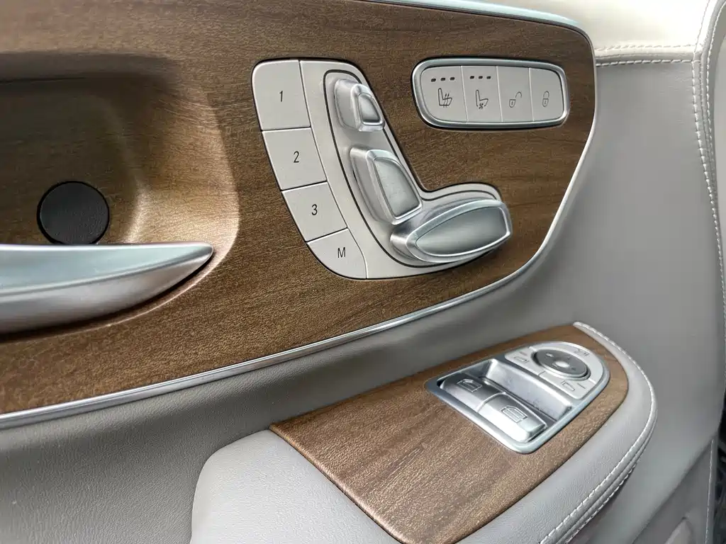 MERCEDES-BENZ V CLASS