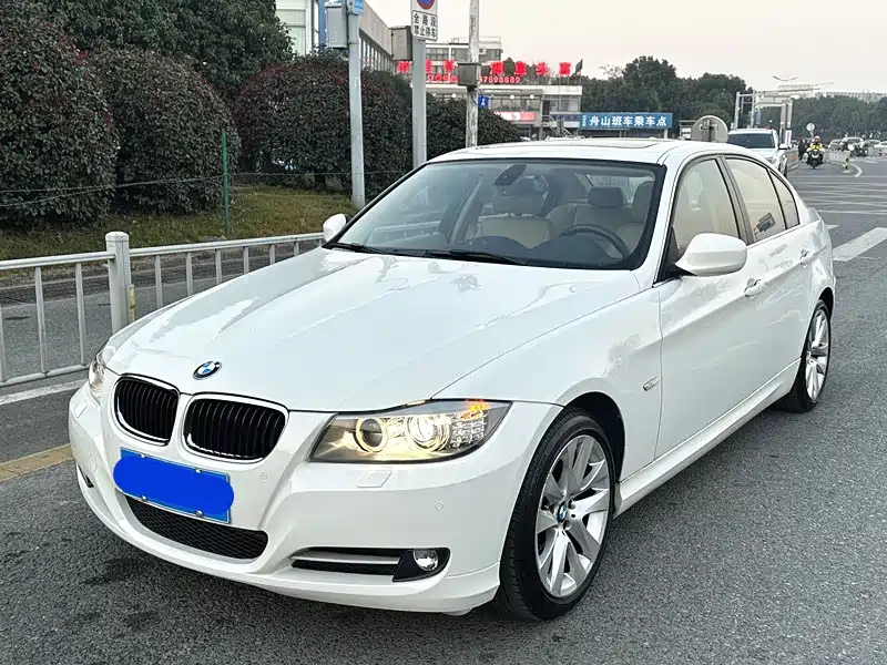 BMW 3 Series (Import) 2012