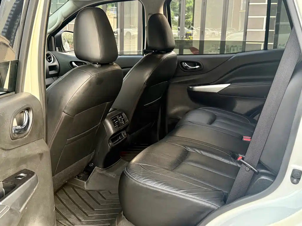 Nissan Terra 2018 2.5L AT Flagship