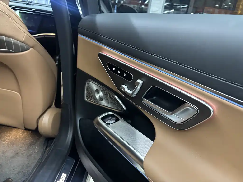Mercedes-Benz E-Class — миниатюра 4