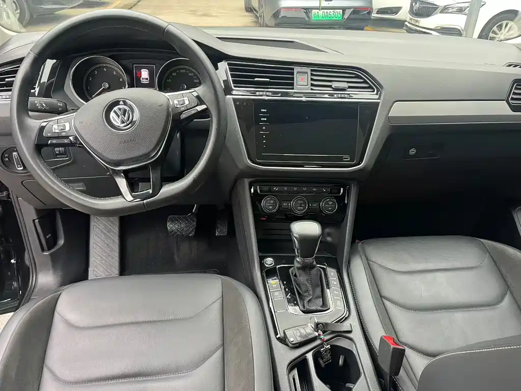 Volkswagen Tiguan L L 2020 330TSI AT Luxury VI