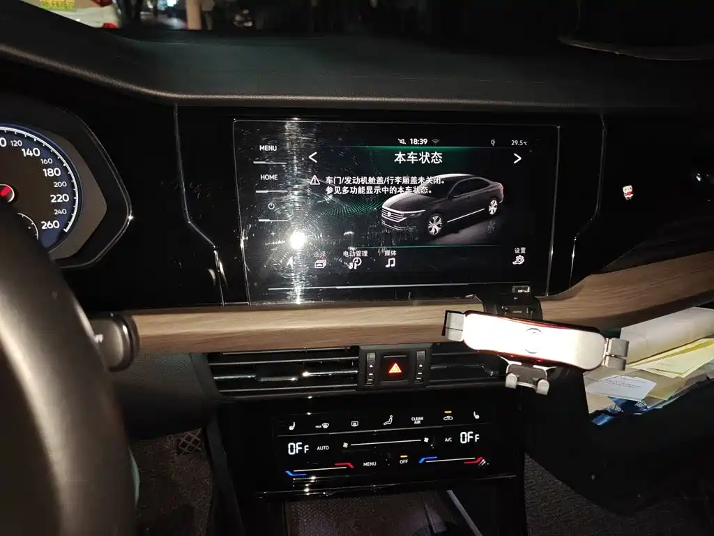 Volkswagen Passat PHEV — миниатюра 20