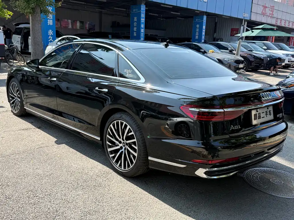 Audi A8 2025 A8L 55 TFSI quattro Flagship