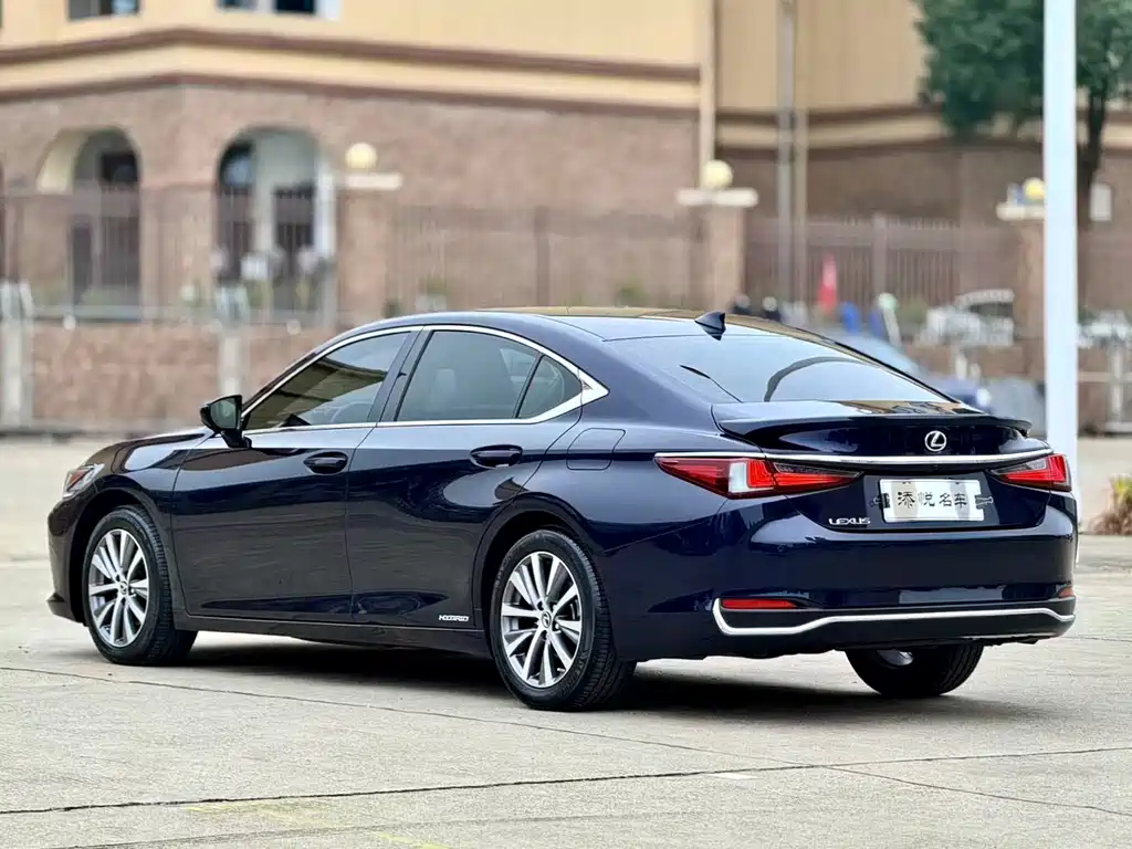 Lexus ES — миниатюра 5