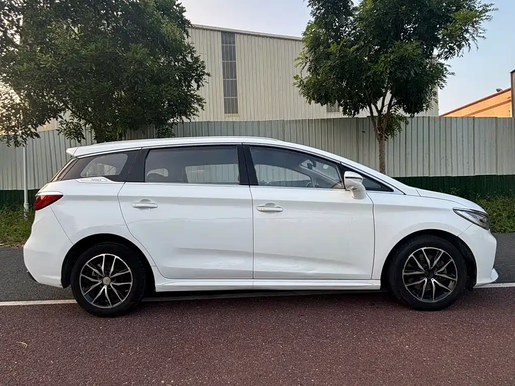 BYD MAX — миниатюра 17