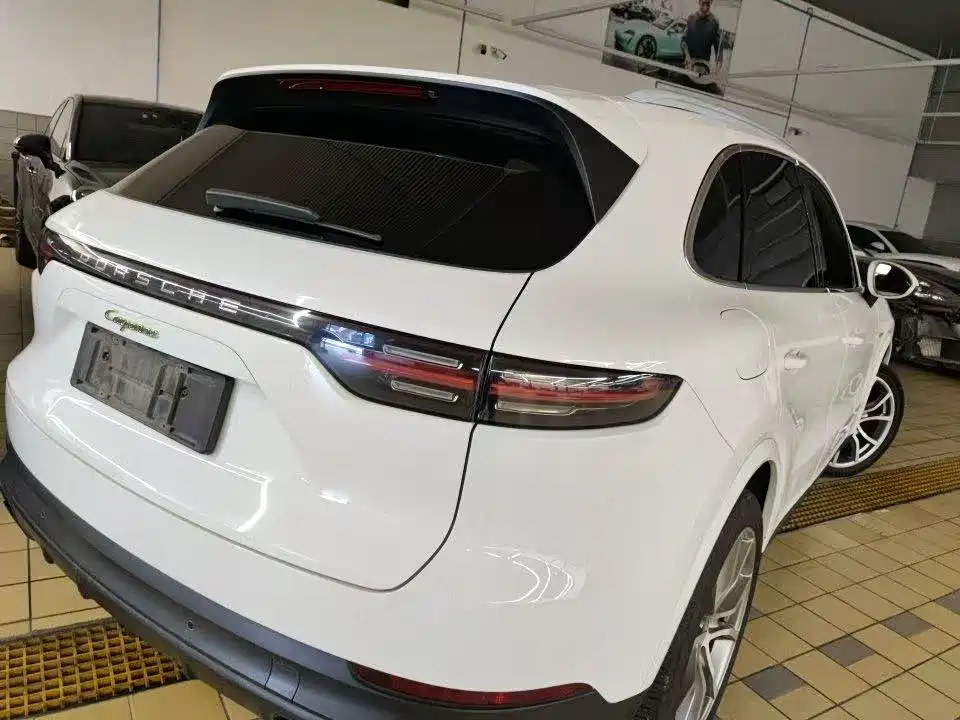 Porsche Cayenne Hybrid — миниатюра 9