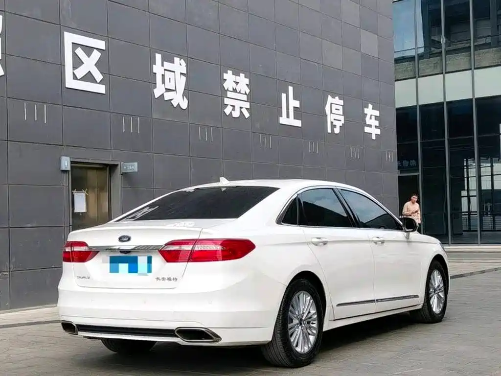 Ford Taurus — миниатюра 9