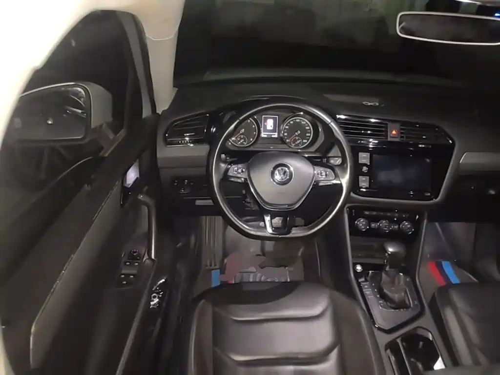 Volkswagen Tiguan L — миниатюра 15