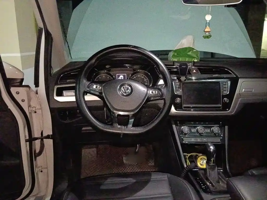 Volkswagen Touran — миниатюра 3