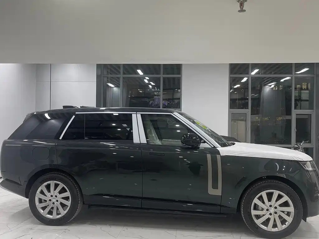 Land Rover Range Rover 2025 3.0 L6 400PS Long Wheelbase мест