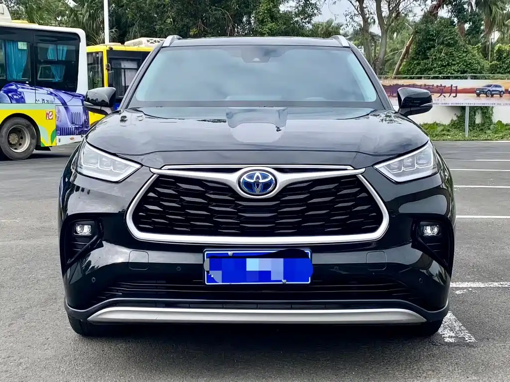 Toyota Highlander 2022 2.5L Luxury 7 мест