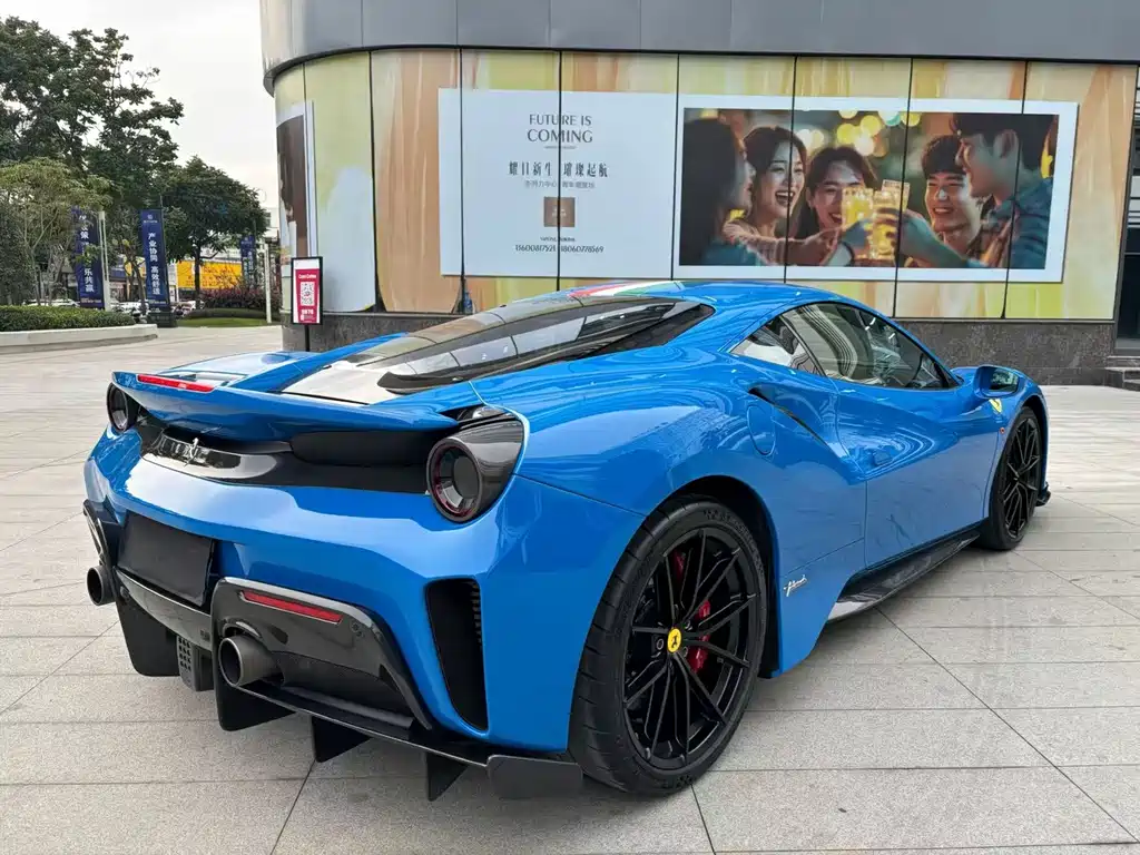 FERRARI 488