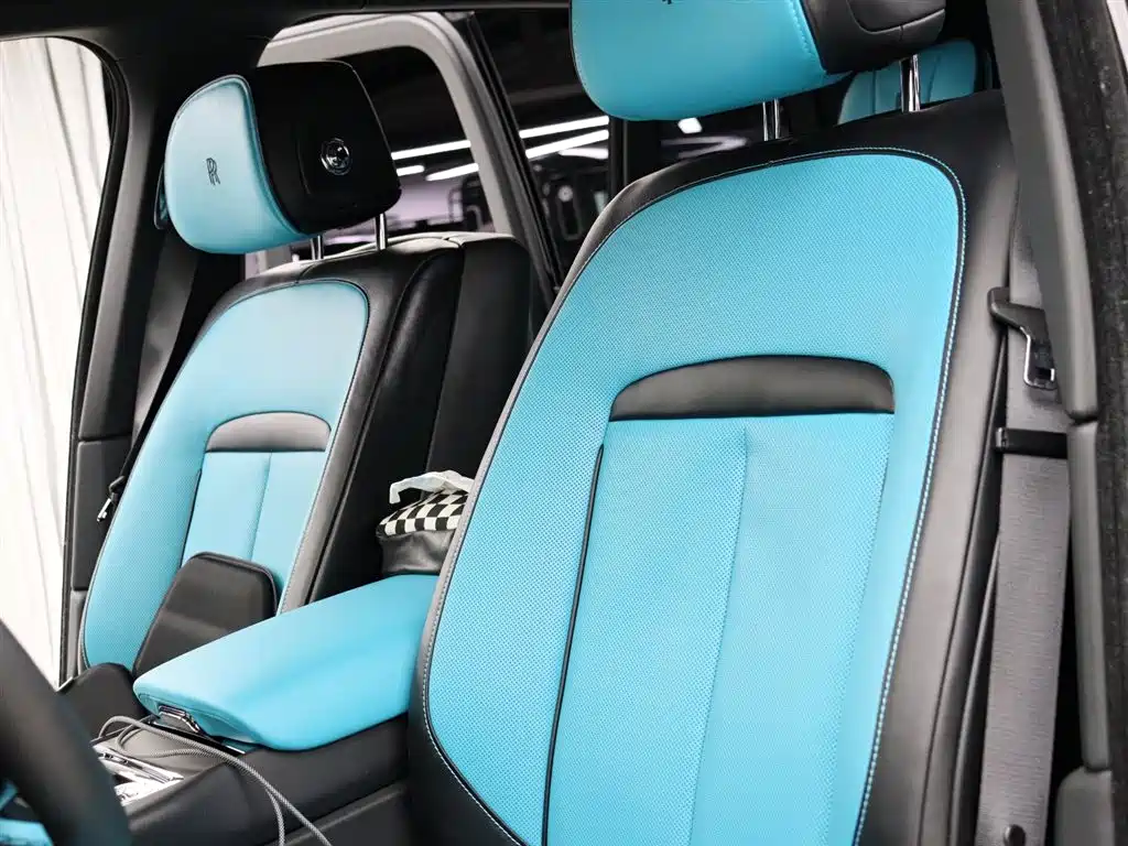 Rolls-Royce Cullinan 2024 мест
