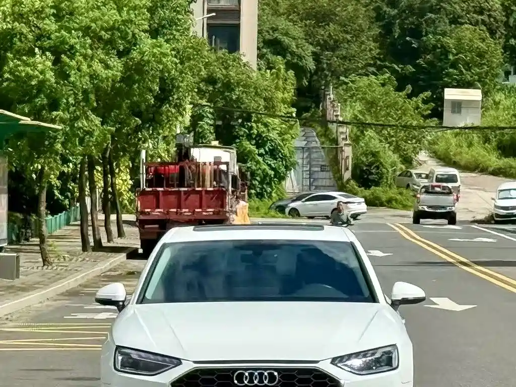 Audi A4L — миниатюра 2