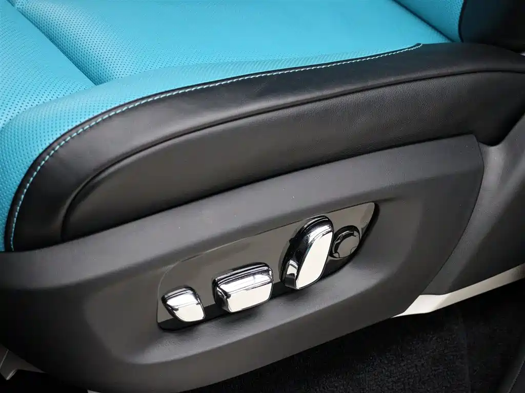 Rolls-Royce Cullinan 2024 мест