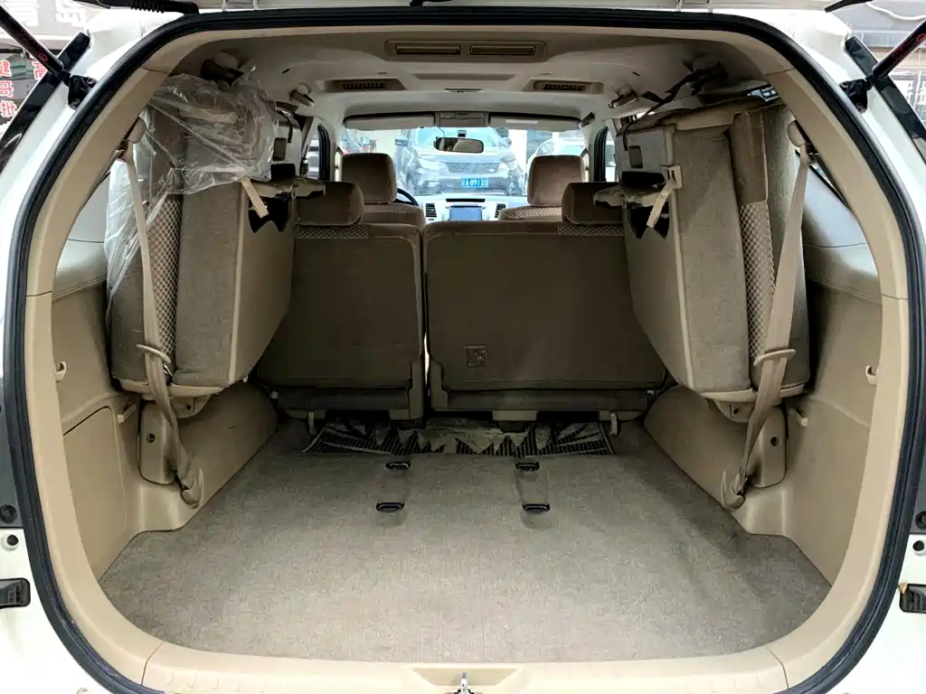 Toyota Fortuner — миниатюра 17