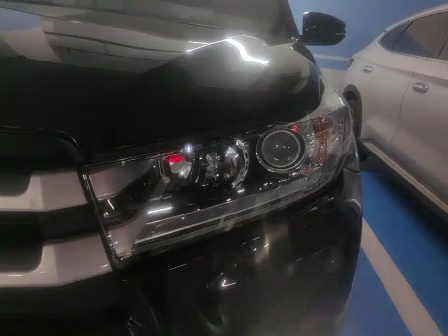 Toyota Highlander 2018 2.0T Luxury 7 мест V