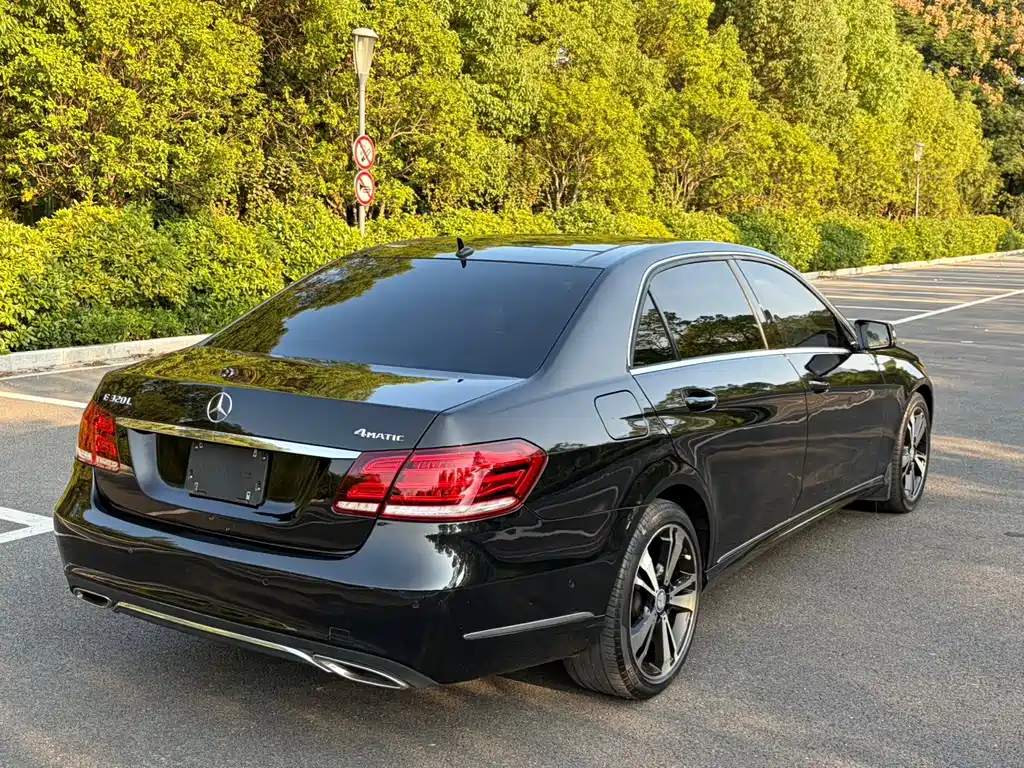 Mercedes-Benz E-Class — миниатюра 13