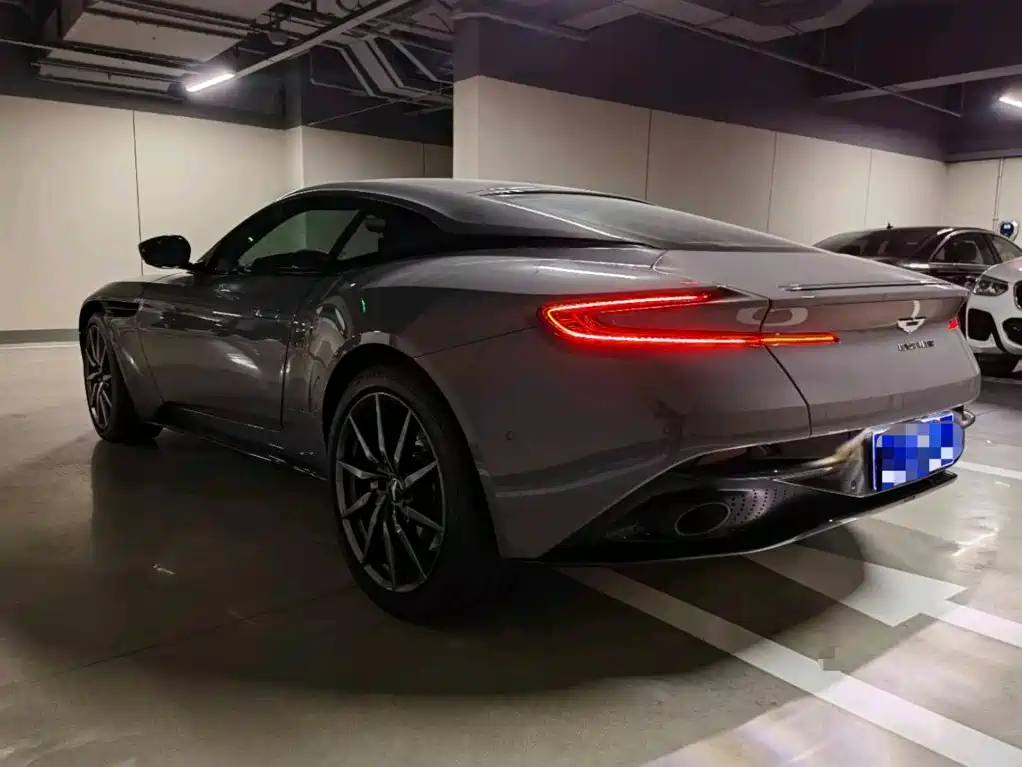 Aston Martin DB11 — миниатюра 4