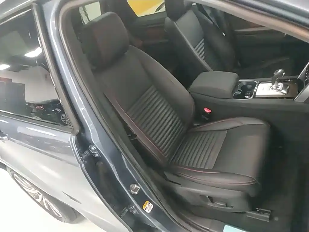 Land Rover Discovery Sport Hybrid — миниатюра 25