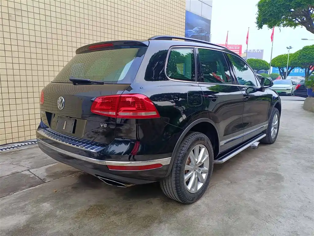 VOLKSWAGEN TOUAREG