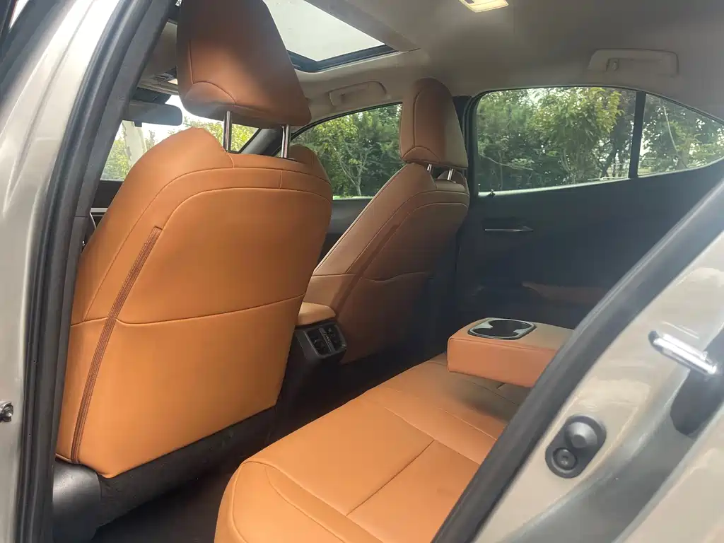 Lexus UX — миниатюра 5