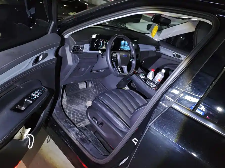 Ford Equator 2023 EcoBoost 225 7 мест（2/3/2）