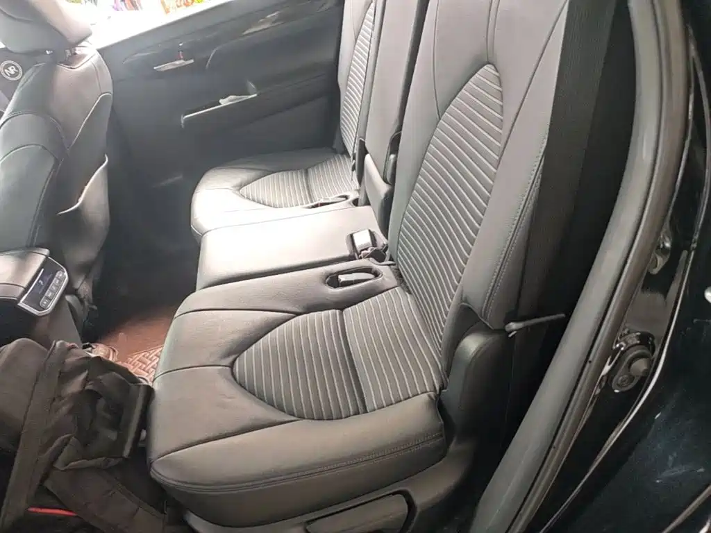 Toyota Crown Kluger — миниатюра 17